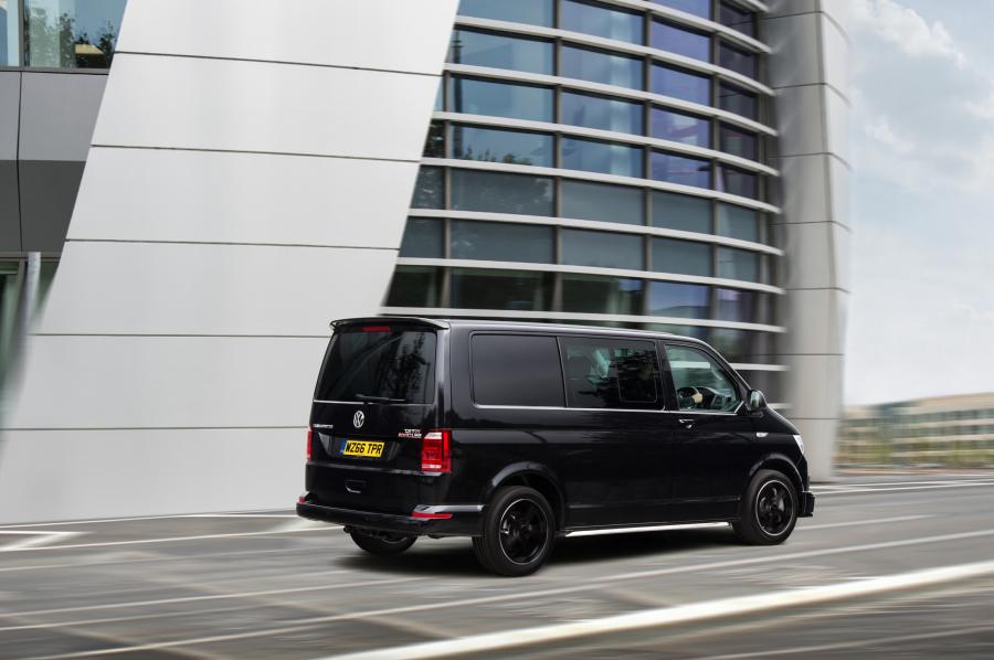  Volkswagen Transporter Sportline 2016 года  (UK) (фото 2 из 19)